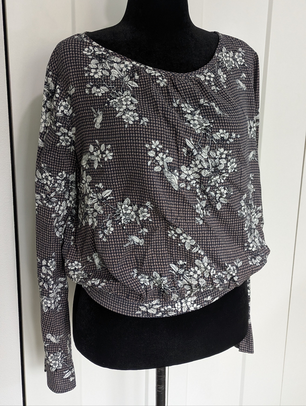 Hem & Thread Top Womens Large Bohemian Rayon Floral Tunic Open Back Gray New - Picture 4 of 10
